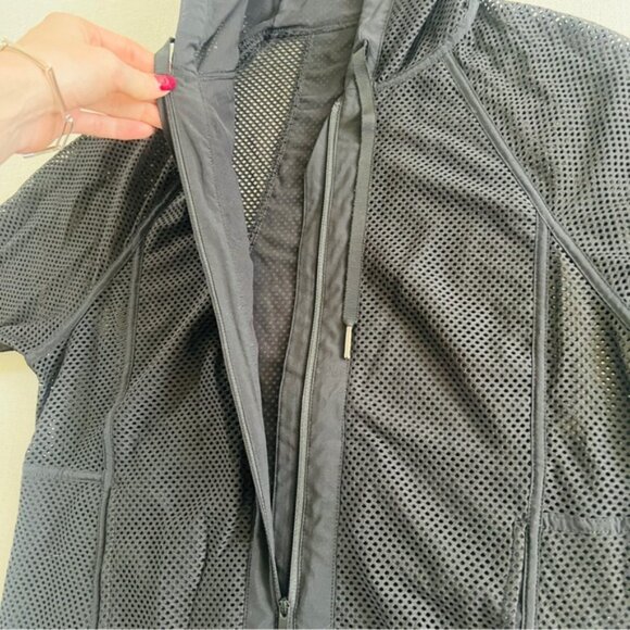 Lululemon • Relaxed‎ Fit Mesh Hoodie • size 6 - Picture 7 of 7